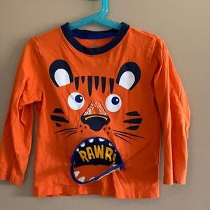 Tiger tshirt w zip mouth size 5T